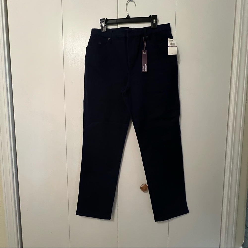 NWT Gloria Vanderbilt Amanda Straight Leg Jeans – Size 14